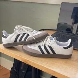 Adidas originals sambas men’s size 6, women’s size 7.  New without tags.